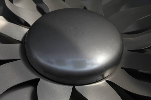 wunderbar. Diese riesige Edelstahlsonne macht auch bei trübem Wetter gute Laune