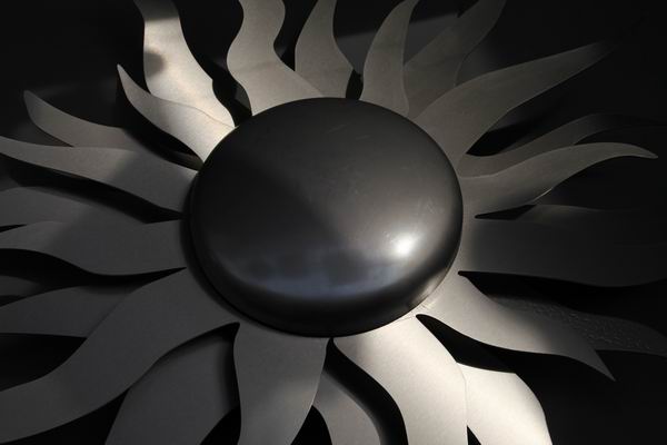 wunderbar. Diese riesige Edelstahlsonne macht auch bei trübem Wetter gute Laune