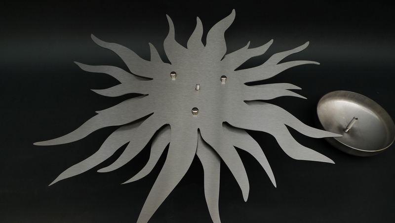 Dreidimensionale Sonne aus Edelstahl mit LED hinterleuchtet, &Oslash; ca. 62 cm mit LED Hinterleuchtung
