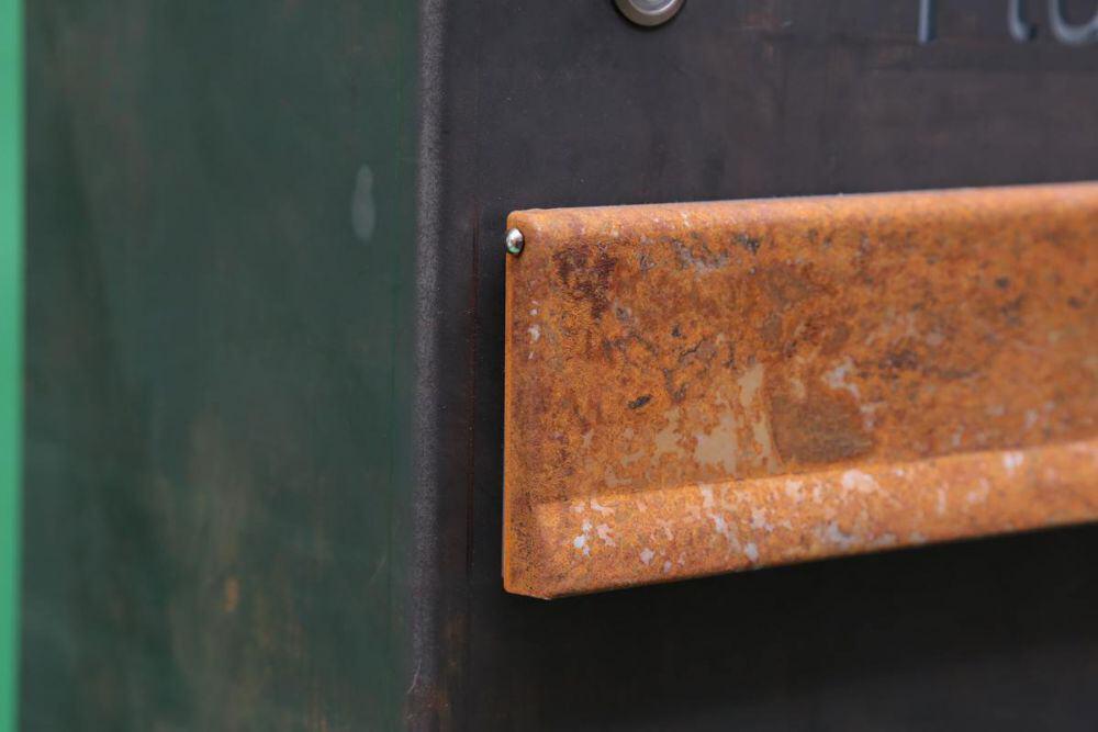 Freistehender Briefkasten aus CorTen Stahl mit Beleuchtung
