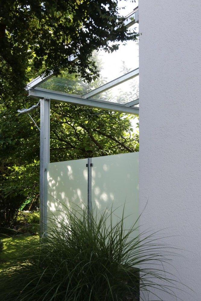 seitlicher Sichtschutz und Windschutz f&uuml;r ein Terrassendach