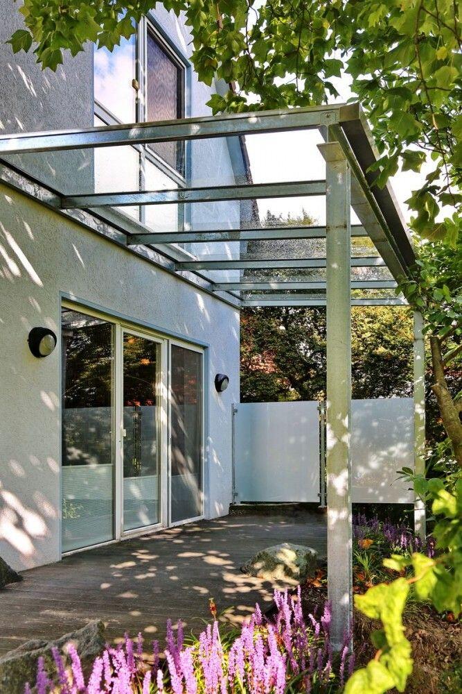 seitlicher Sichtschutz und Windschutz f&uuml;r ein Terrassendach