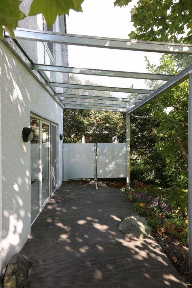 seitlicher Sichtschutz und Windschutz f&uuml;r ein Terrassendach