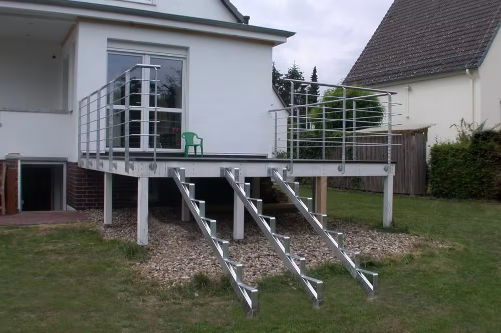 Terrassengeländer mit Edelstahl Handlauf