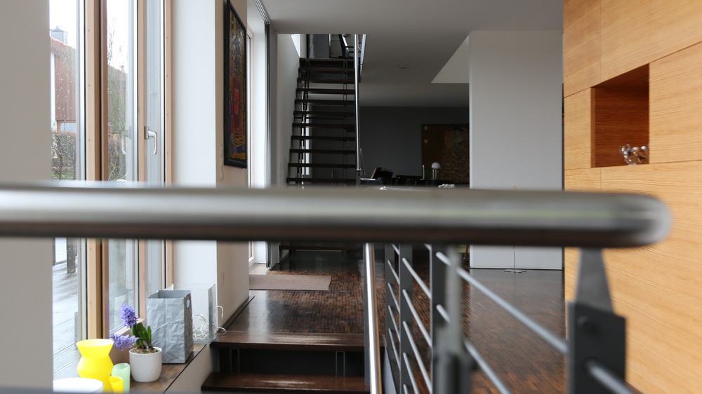 Treppe aus Stahl, Treppenhandlauf aus Edelstahl