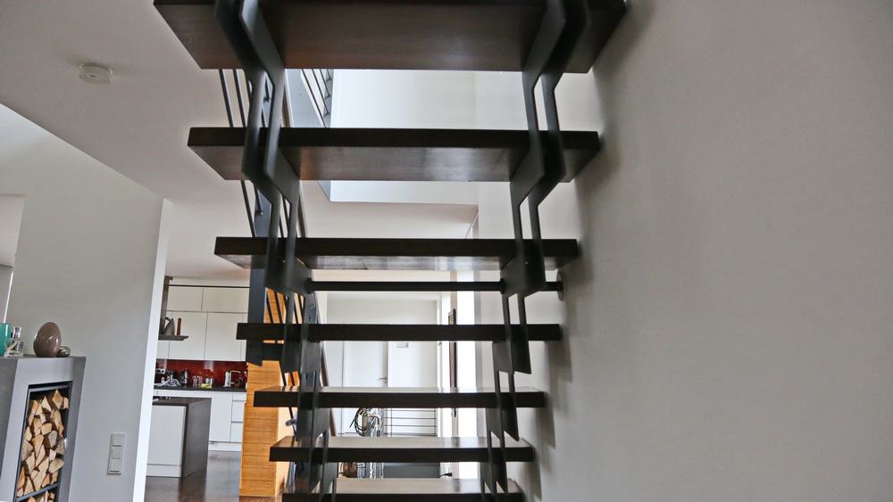 Treppe aus Stahl, Treppenhandlauf aus Edelstahl