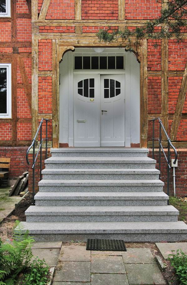 Handgeschmiedetes Gel&auml;nder, feuerverzinktes Eisen, lackiert