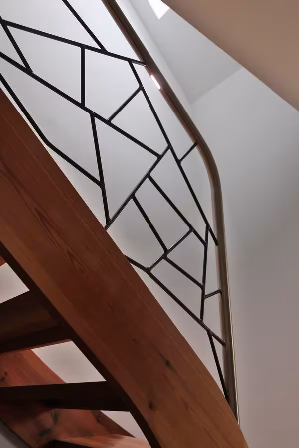 Besonderes Treppengeländer mit LED Handlauf - Geländer mit LED