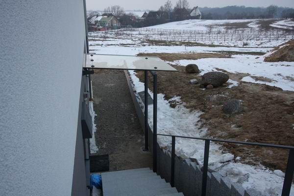 Glasvordach mit Stahlunterbau und Punkthalter