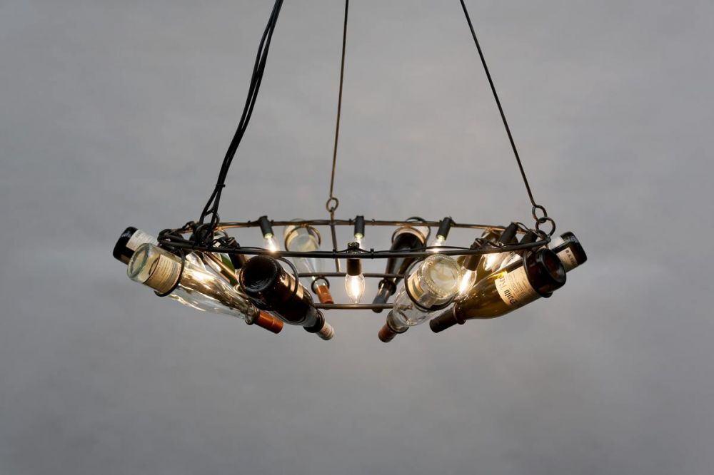 Kronleuchter aus Weinflaschen