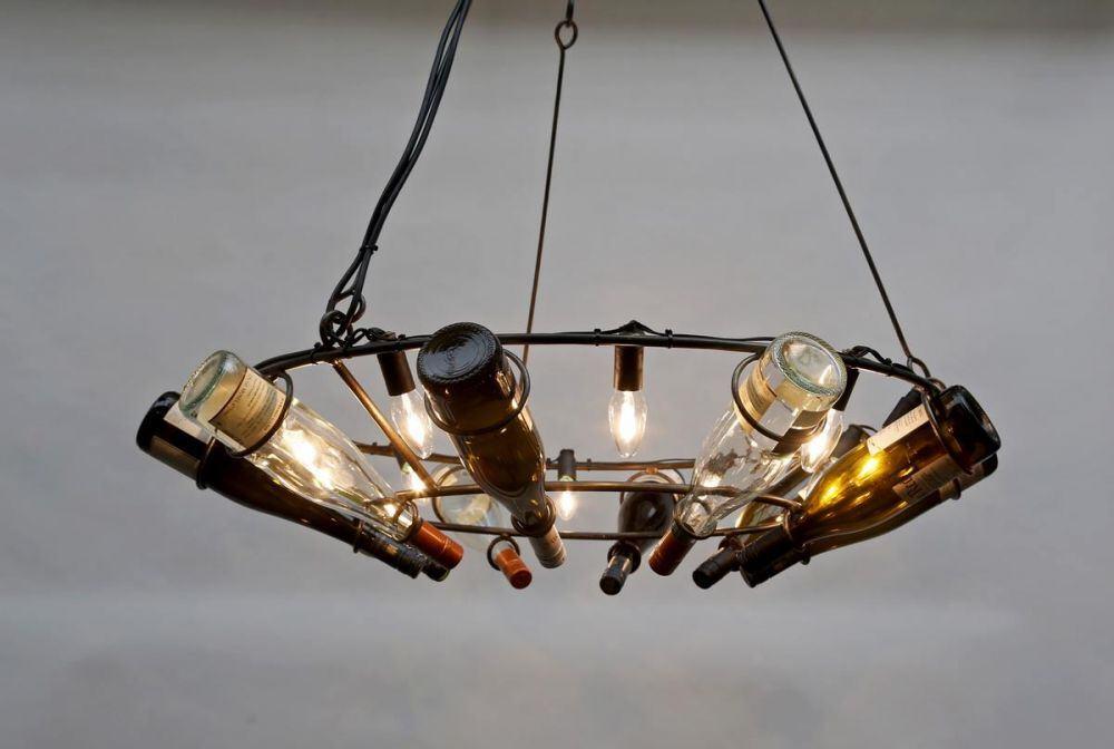 Kronleuchter aus Weinflaschen