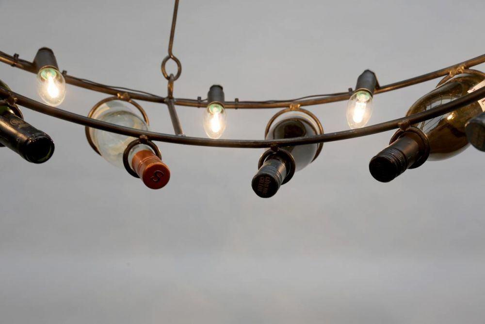 Kronleuchter aus Weinflaschen