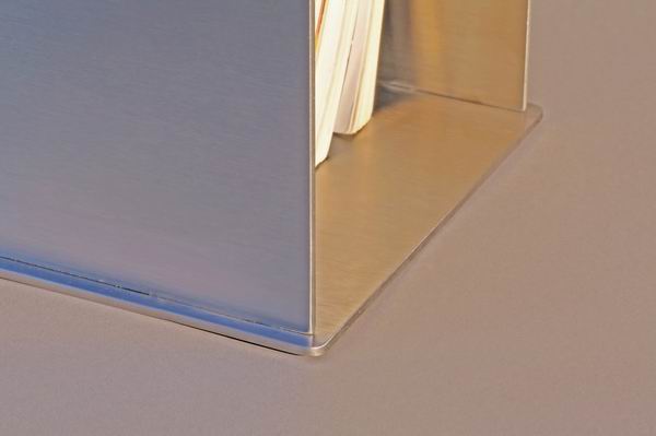 Zeitungsständer aus Edelstahl