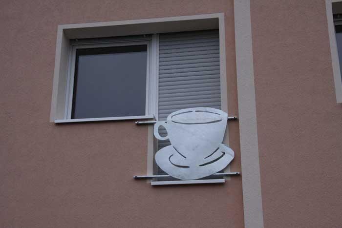 Lust auf Caffee? franz. Balkon mit plasmagetrennten Tassen für die 