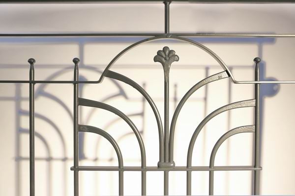 Französischer Balkon einem Schmuckornament aus lackiertem Stahl