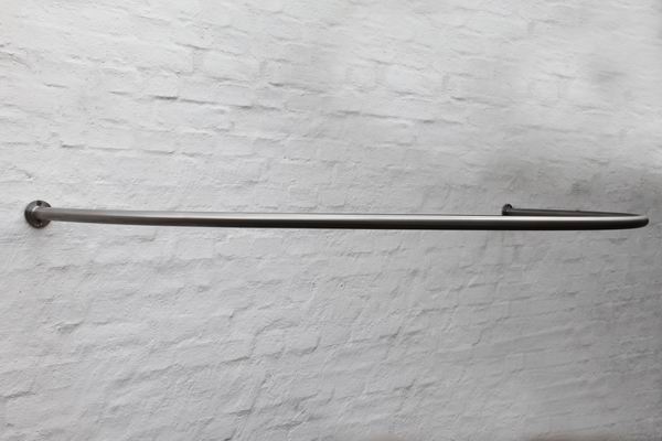 Gardinenstange aus Edelstahl - zum Halbkreis gebogene Vorhangstange aus Edelstahl.