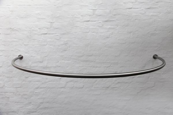 Gardinenstange aus Edelstahl - zum Halbkreis gebogene Vorhangstange aus Edelstahl.