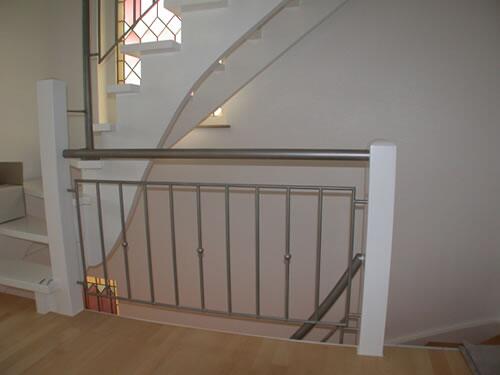 Geländer aus elektropliertem Edelstahl