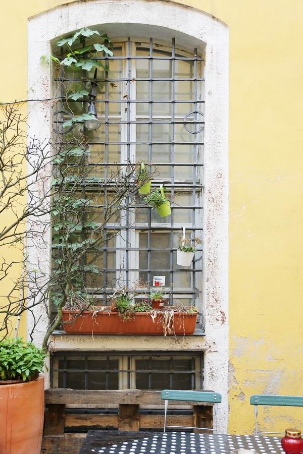 Geschmiedete Fenstergitter zum Schutz gegen Einbrecher