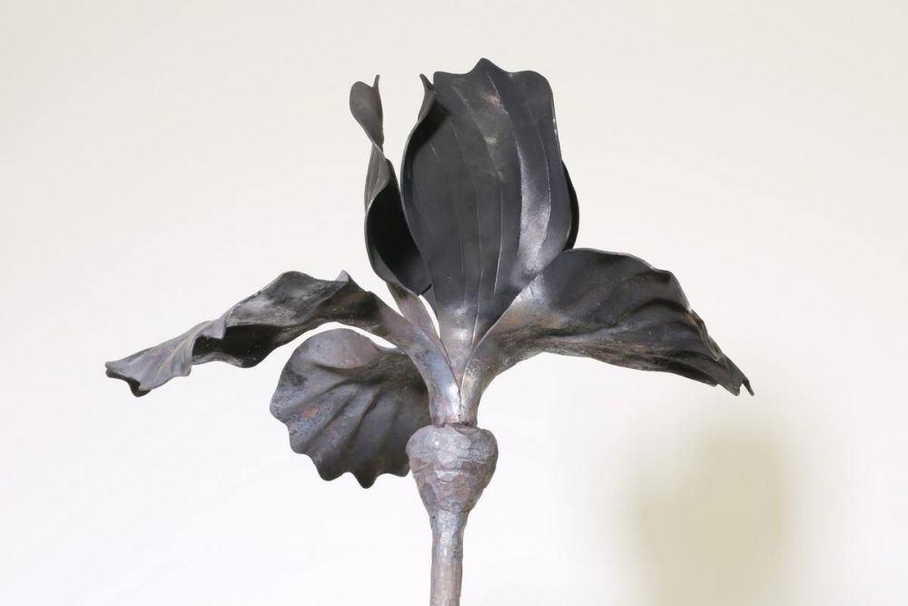 handgeschmiedete Schwertlilie aus Stahl