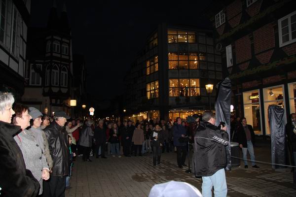 Sensationell !!! Eröffnung !!! sprechende Laternen in Celle