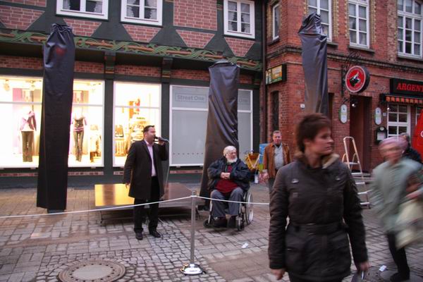 Sensationell !!! Eröffnung !!! sprechende Laternen in Celle