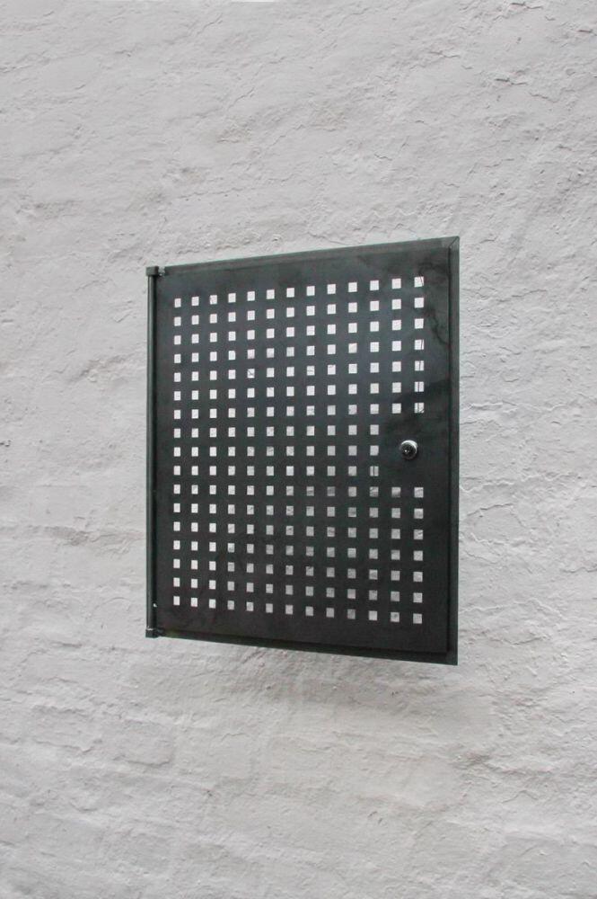 T&uuml;r aus gelasertem Lochblech