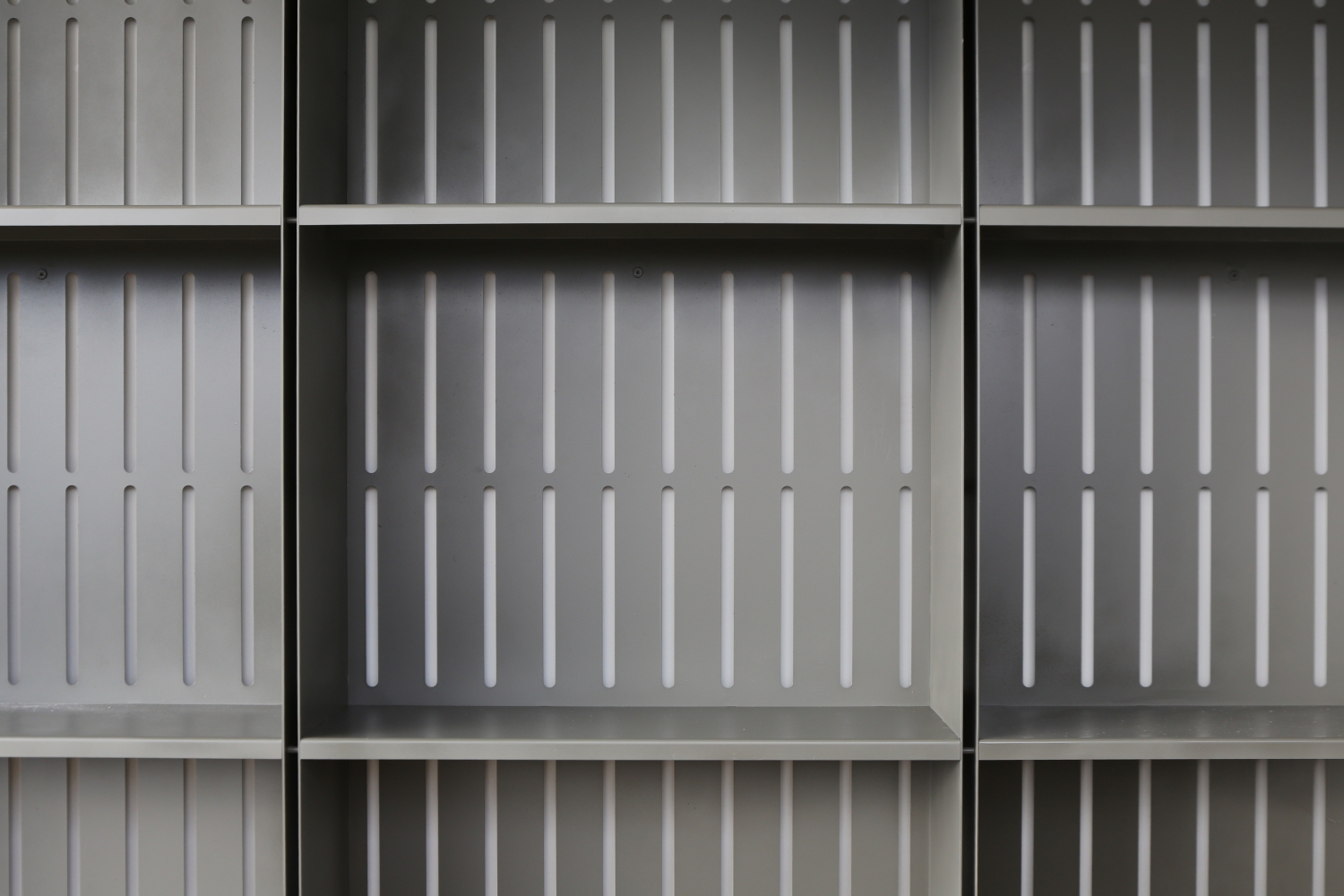 Kaminholzregal aus lackiertem Edelstahl