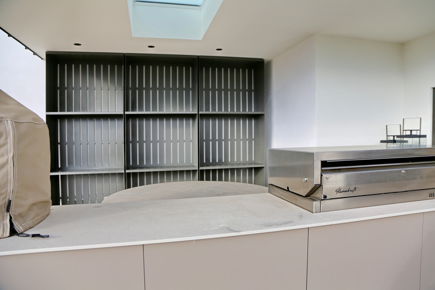 Kaminholzregal aus lackiertem Edelstahl