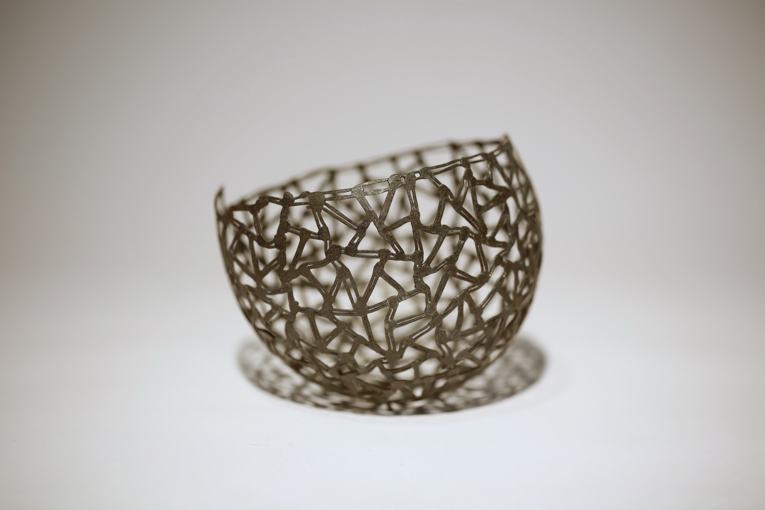 Schalenobjekt aus Eisen