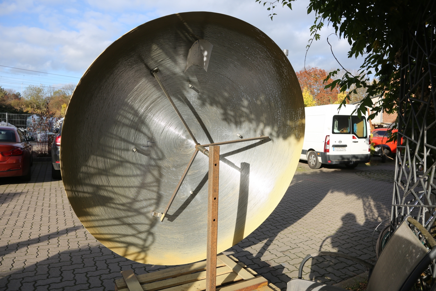 5 riesige Leuchter aus vergoldetem Aluminium