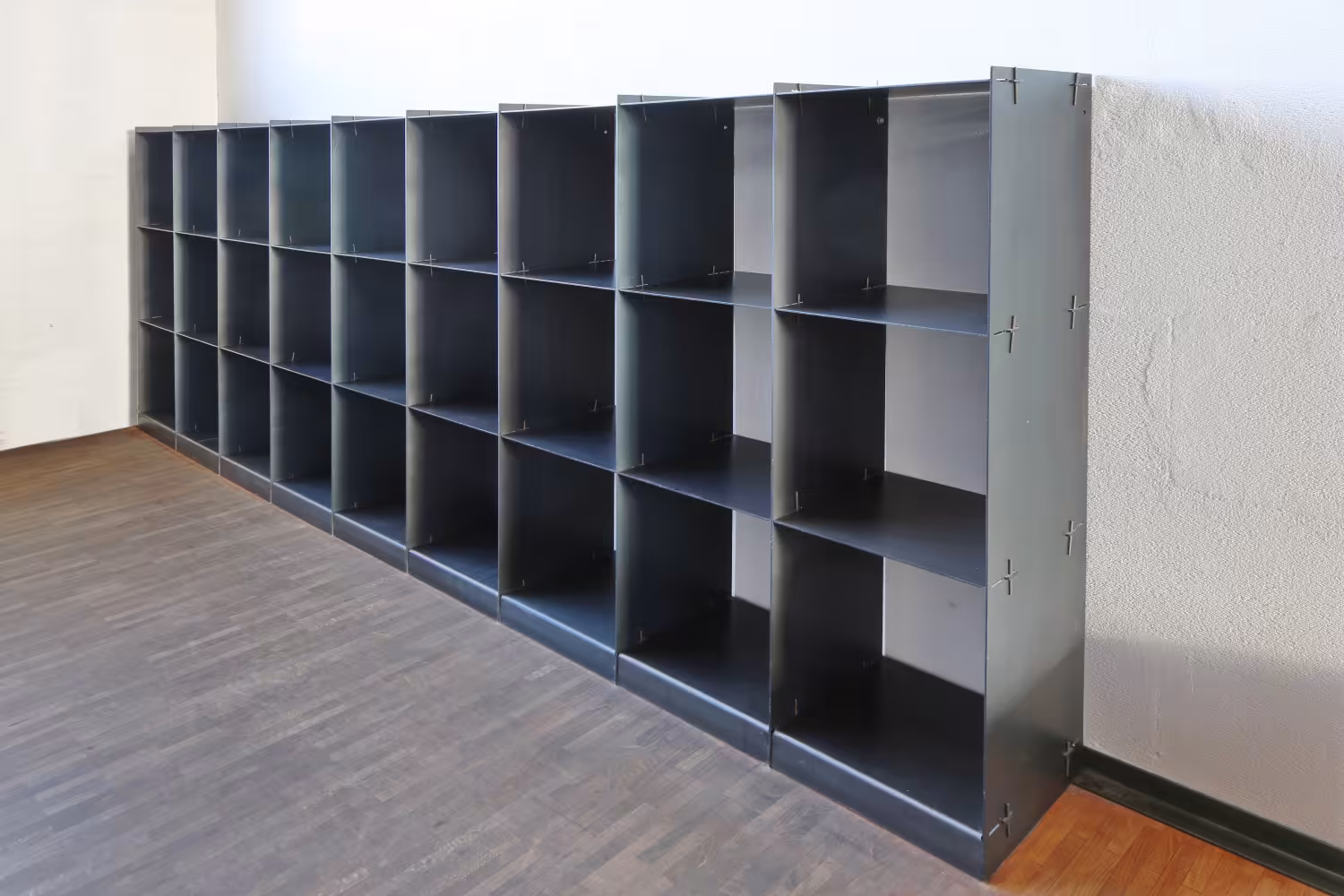 Highboard aus 3 mm Stahl