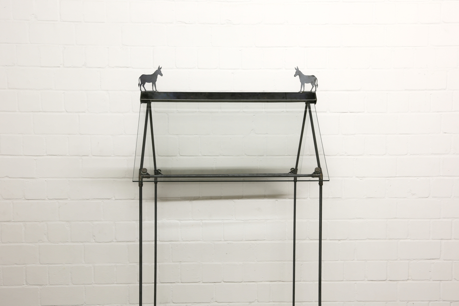 Tomatendach aus 12 mm Rundstahl mit 2 Eseln als Giebelzier