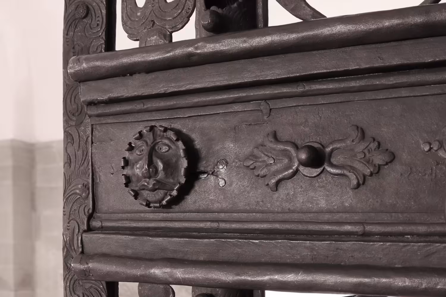 Geheimschloß am Gitter der Godehard Kirche in Hildesheim