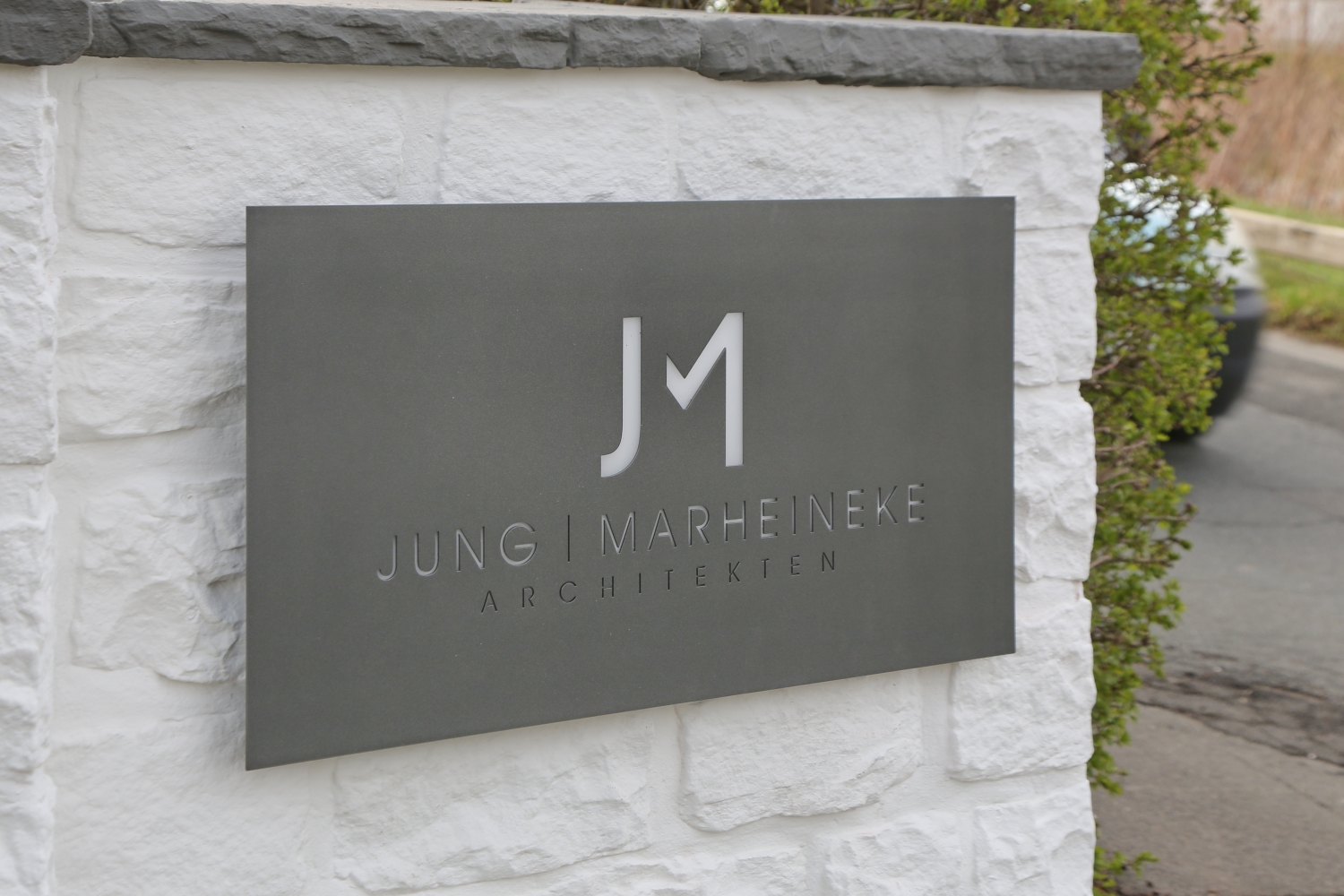 hinterleuchtetes Schild f&uuml;r Jung I Marheineke Architekten in Hildesheim