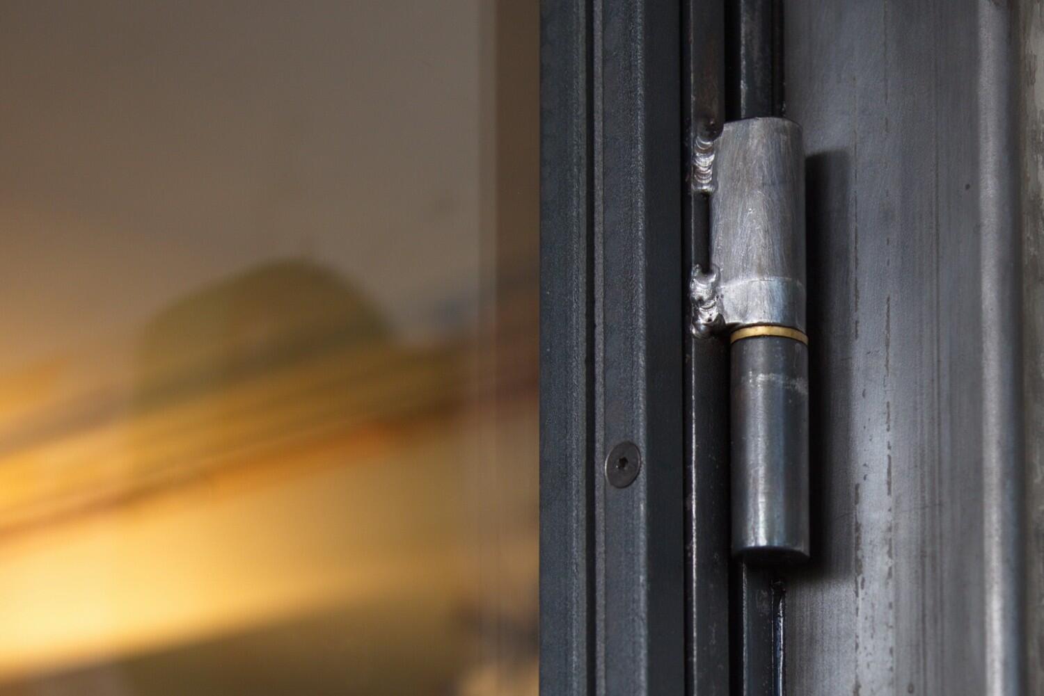 Tür im Industrie Stil