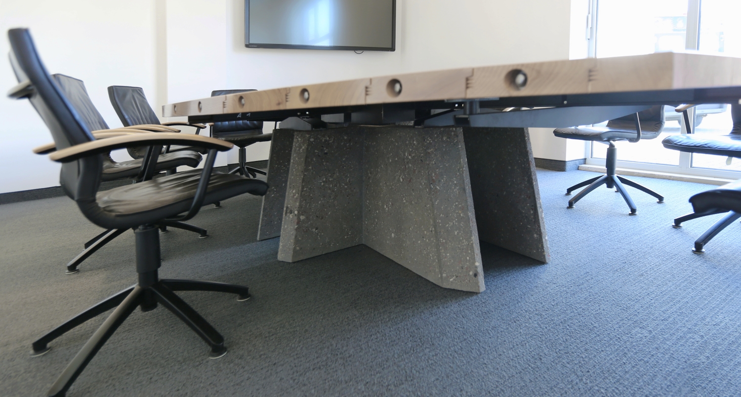 Besprechungs-Tisch mit integrierter Beleuchtung