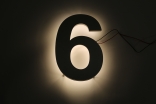 Hausnummer mit rückseitiger LED Beleuchtung