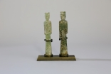 Sockel aus Stahl für zwei antike, chinesische Jade Figuren