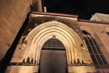Anstrahlung des Portals der Michaeliskirche in Hildesheim