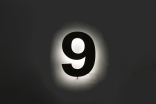 Hausnummer 9 aus Tombak (CuZn15) mit LED hinterleuchtet