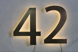 zweistellige Hausnummer 42 aus Tombak mit LED´s