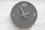 Uhr für die Socon GmbH mit Kavernenzeigern vom Standort Giesen