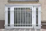 weiß lackiertes Fenstergitter aus Flachstahl 40 x 10 mm