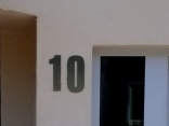 Hausnummer 10 aus Edelstahl gelasert