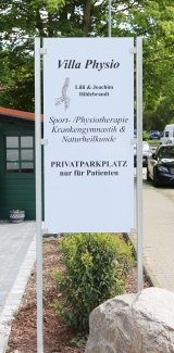 2 Glas/Edelstahl Schilder für die Physio Praxis Villa Physio