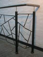Podest Geländer aus Schwarz Stahl mit Schmitzstruktur Füllung, Handlauf aus Edelstahl