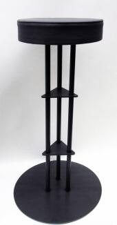 Barhocker aus Naturstahl