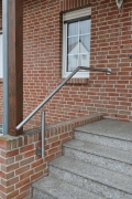 Edelstahl Handlauf für eine Eingangstreppe aus V2A