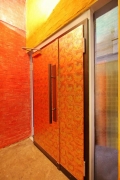 Tür mit oxidiertem Schlagmetall vergoldet